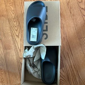 100% authentic. Onyx  yeezy slide